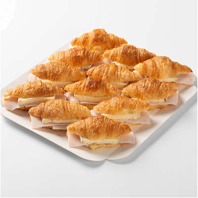 Bandeja de mini croissant relleno queso brie y pavo (12 uds)